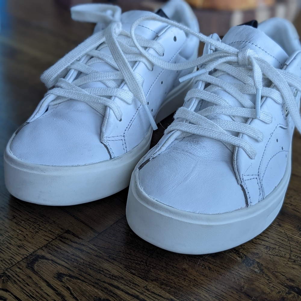 Classic White Adidas Sleek Leather Sneakers Womens size 7.5 - Picture 3 of 8